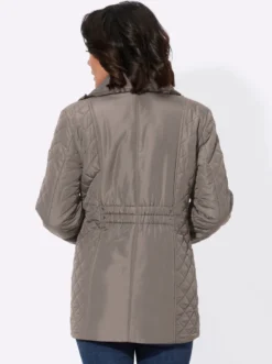 Steppjacke mit aufgesetzten Pattentaschen