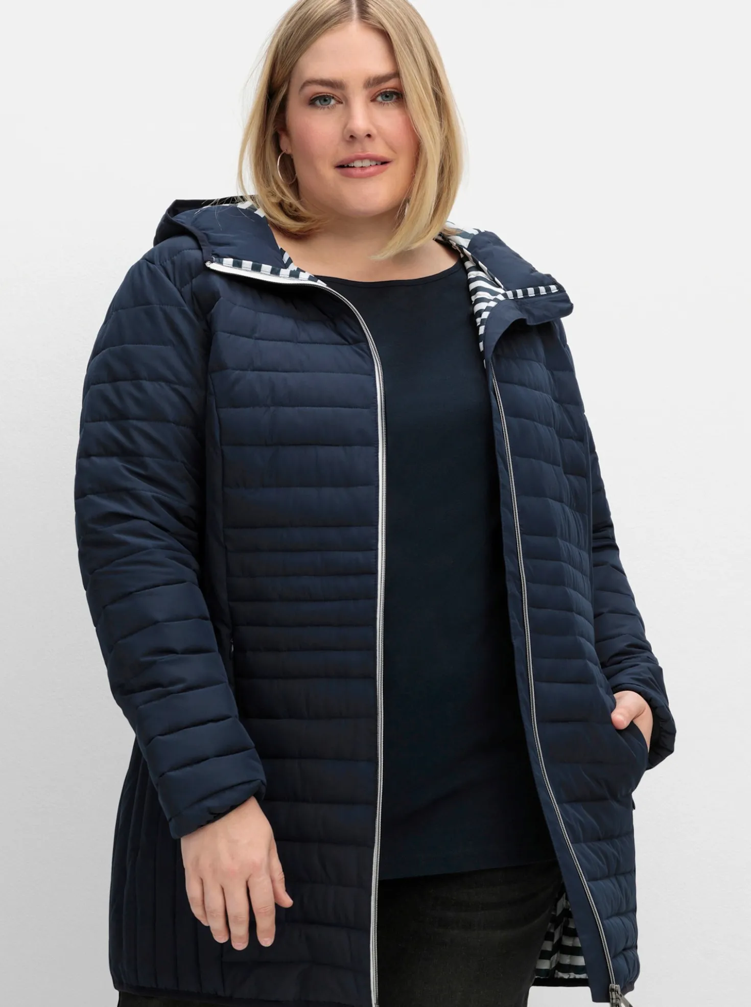 Steppjacke mit gestreiftem Innenfutter, in Longform