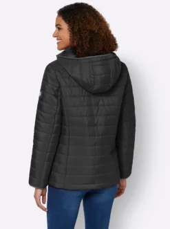 Steppjacke mit kontrastfarbenen Akzenten