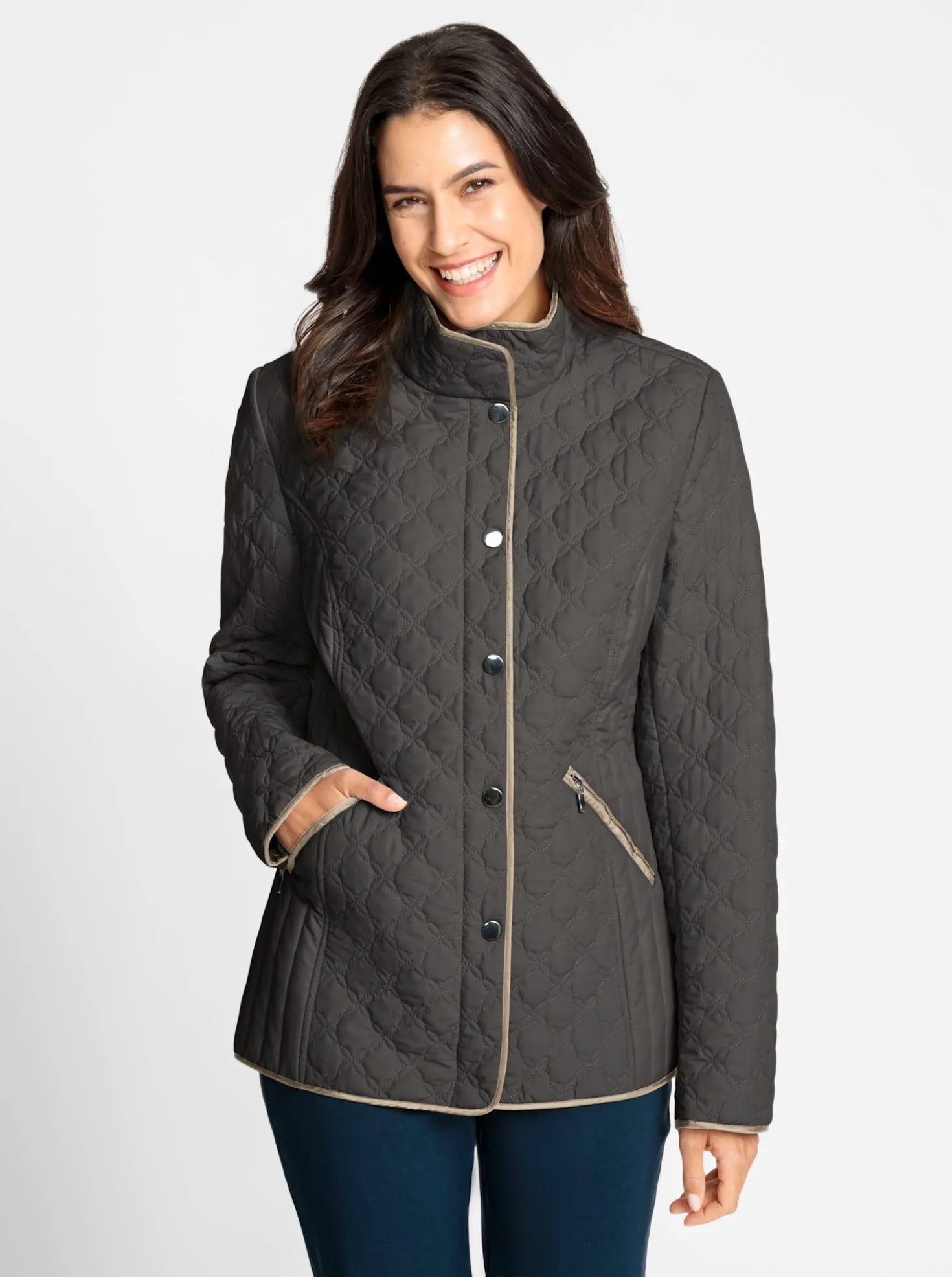Steppjacke mit kontrastfarbenen Paspeln