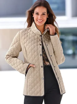 Steppjacke mit kontrastfarbenen Paspeln