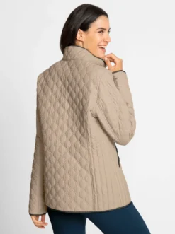 Steppjacke mit kontrastfarbenen Paspeln