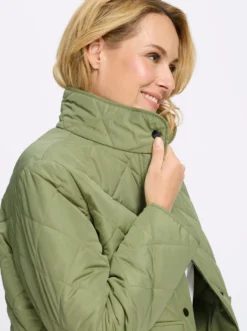 Steppjacke mit Stehkragen