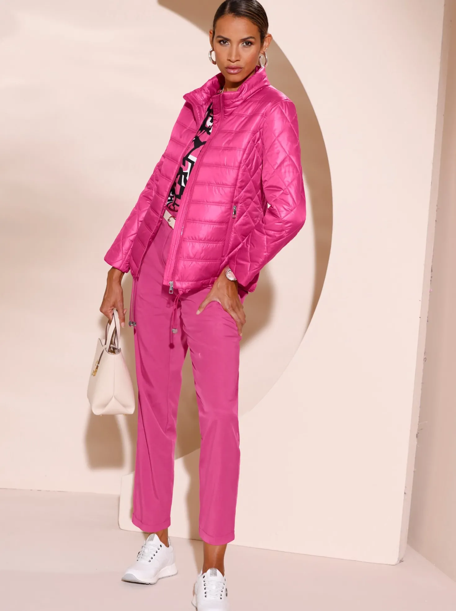 Steppjacke mit Tunnelzug am Saum