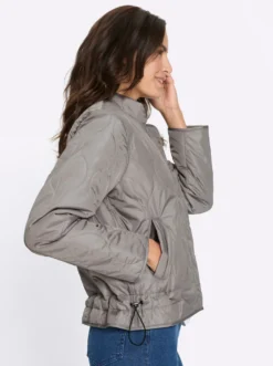 Steppjacke mit Ziernähten