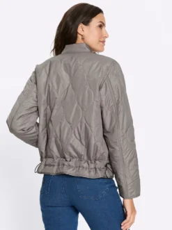 Steppjacke mit Ziernähten