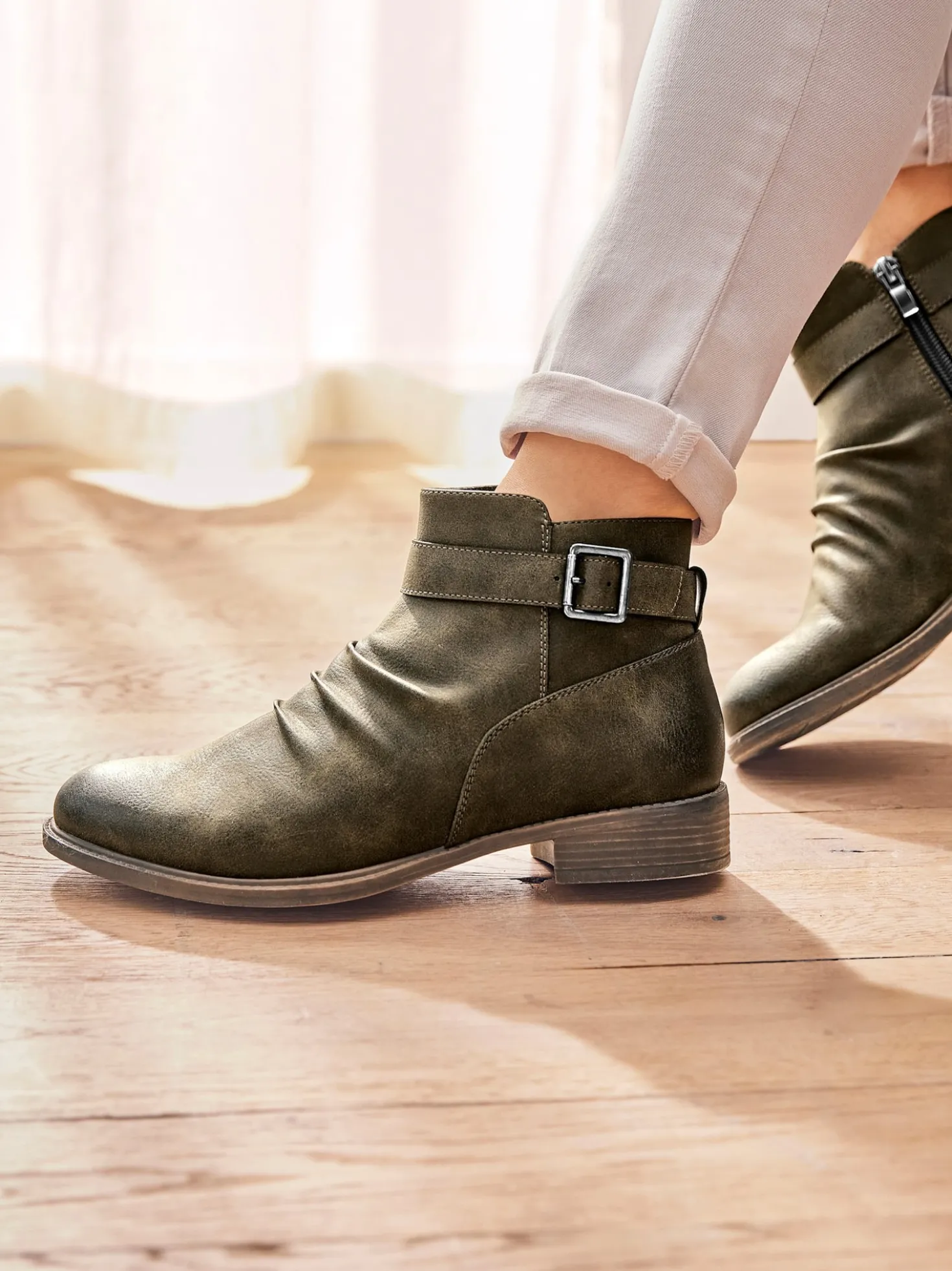 Stiefelette in Leder-Optik
