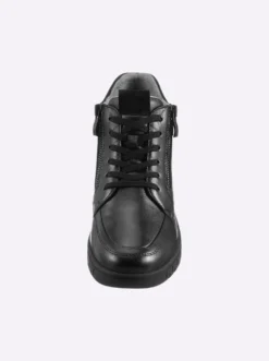 Stiefelette mit Profilsohle