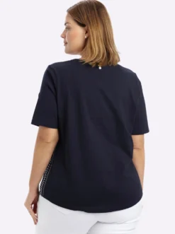 Streifenshirt im figurbetonten Schnitt