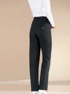 Stretch-Jeans mit Glitzersteinchen hinten