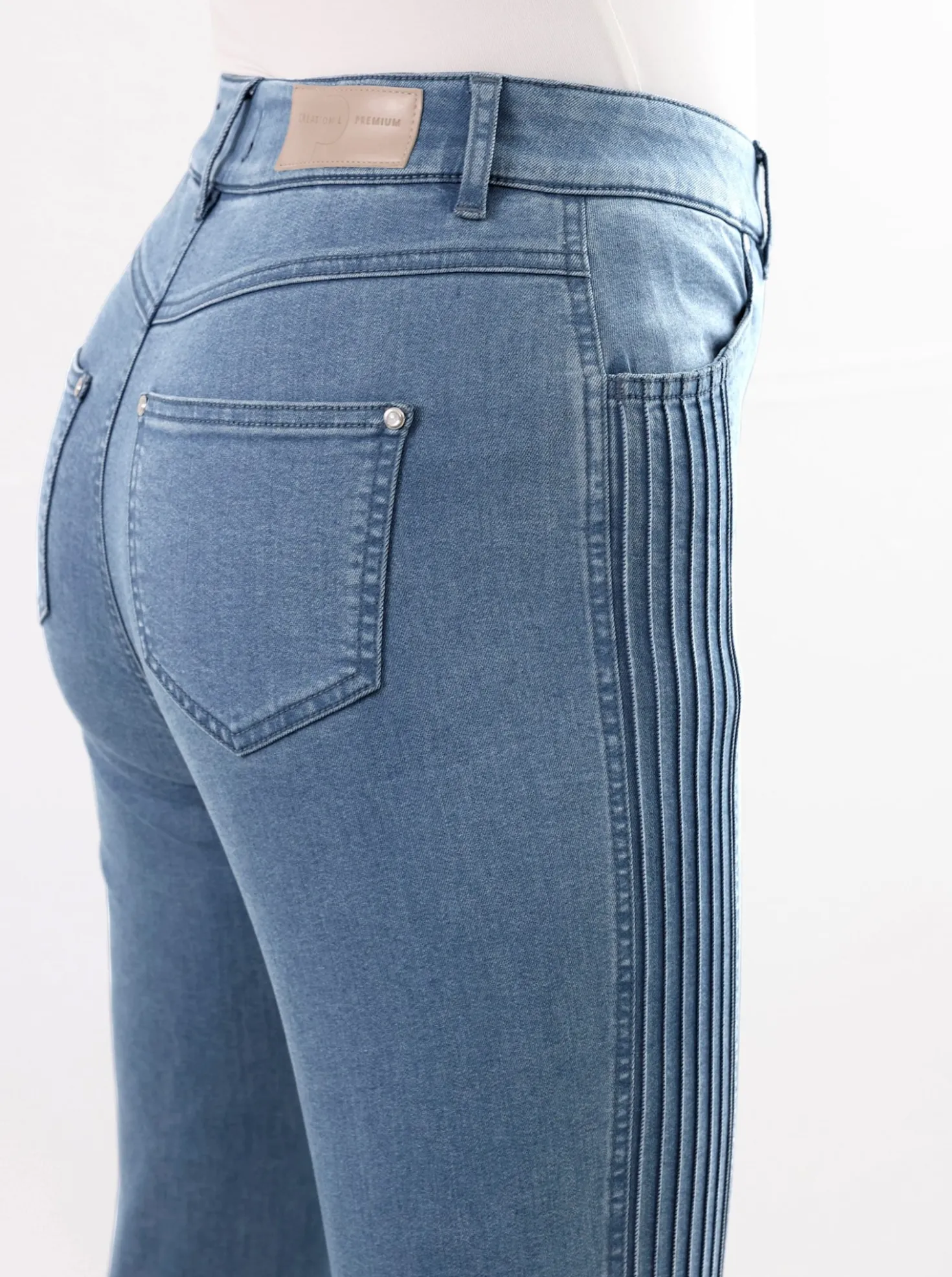 Stretch-Jeans mit seitlichen Biesen