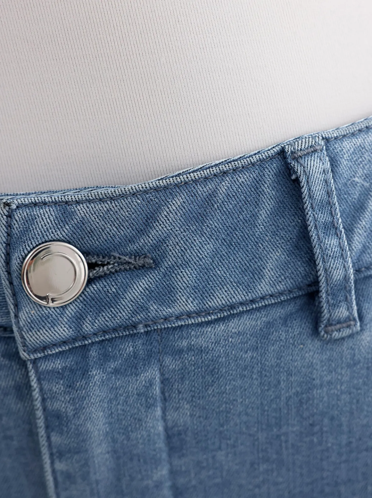 Stretch-Jeans mit seitlichen Biesen