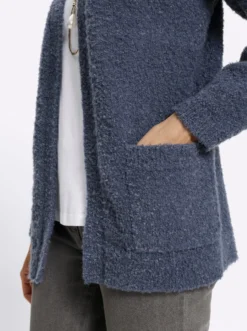 Strickjacke aus flauschigem Bouclé-Garn