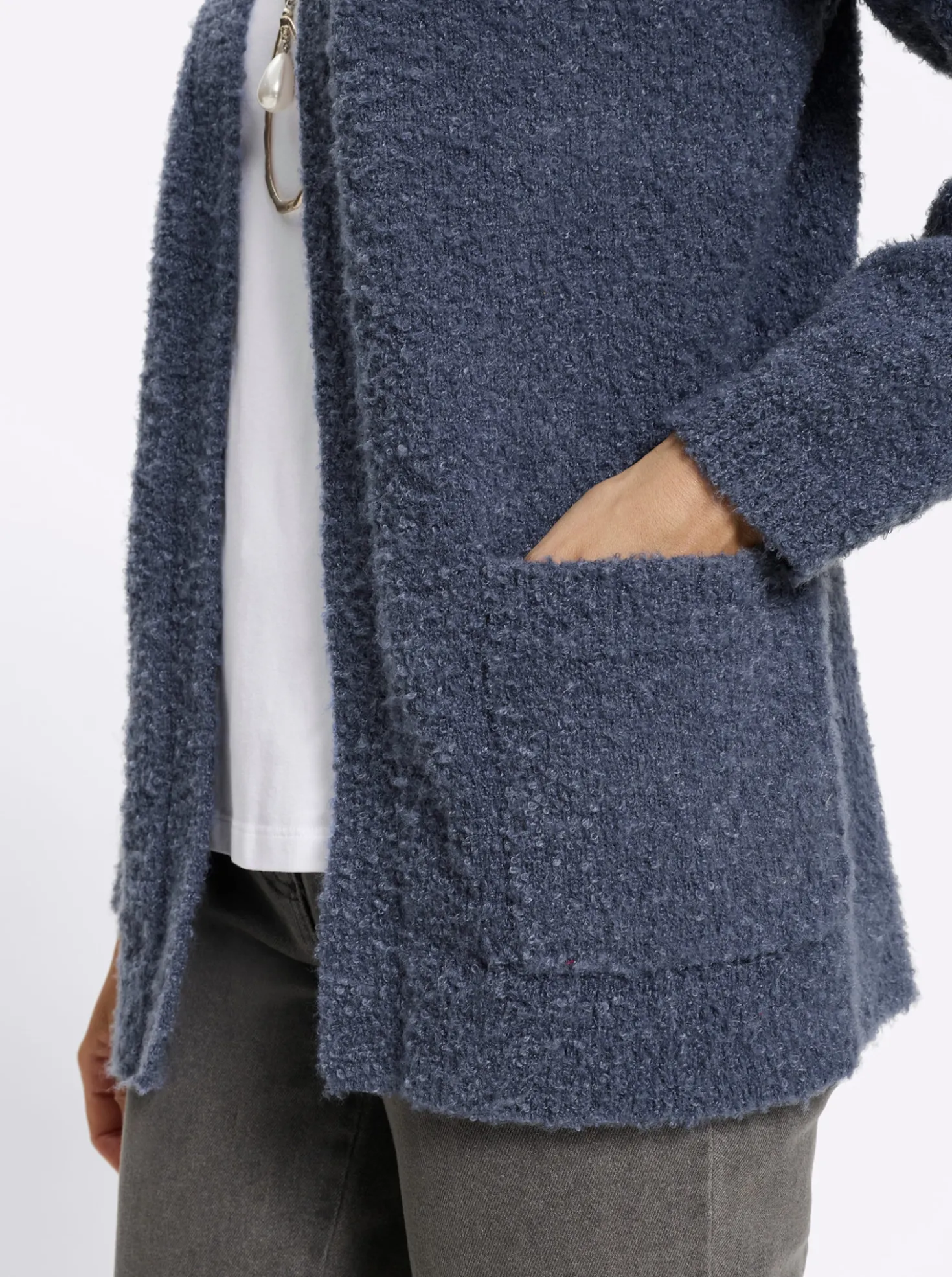 Strickjacke aus flauschigem Bouclé-Garn