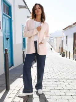 Strickjacke aus flauschigem Bouclé-Garn