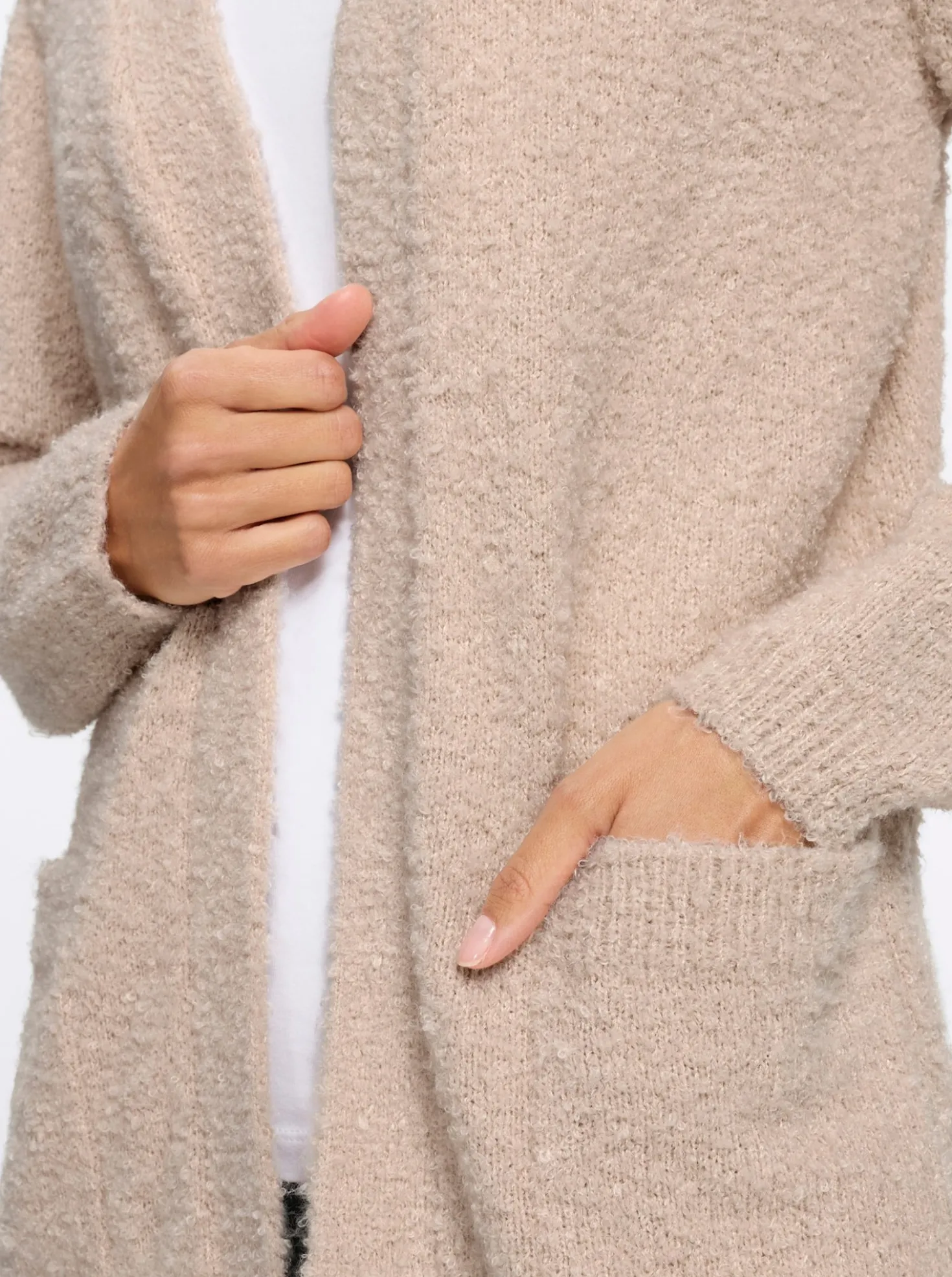 Strickjacke aus flauschigem Bouclé-Garn