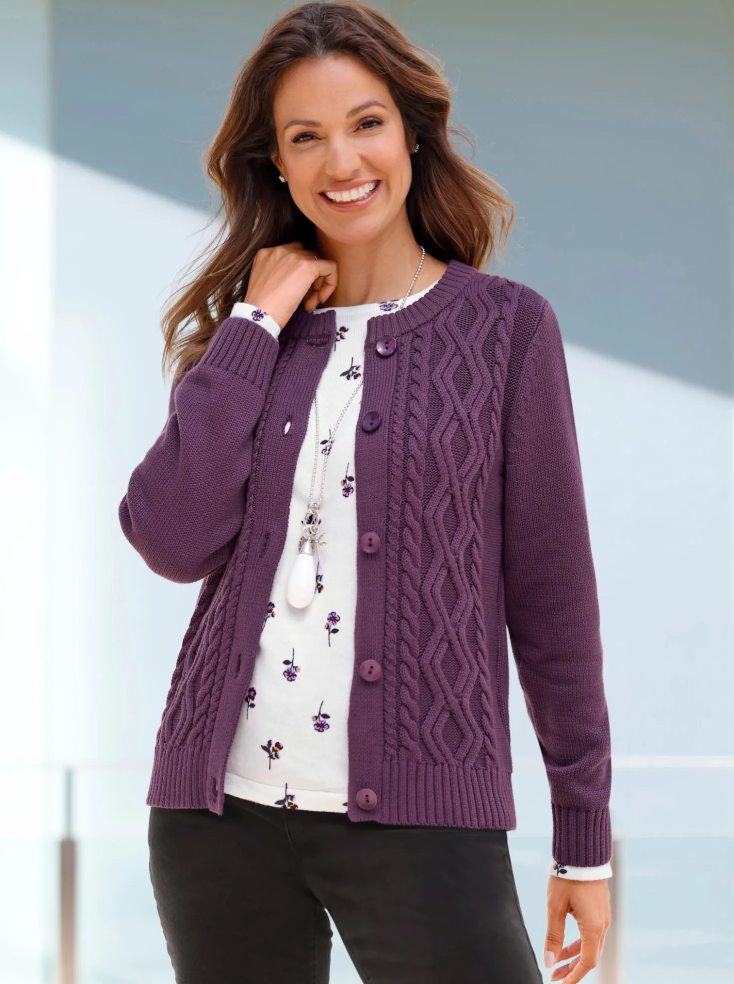Strickjacke im Strickmuster-Mix