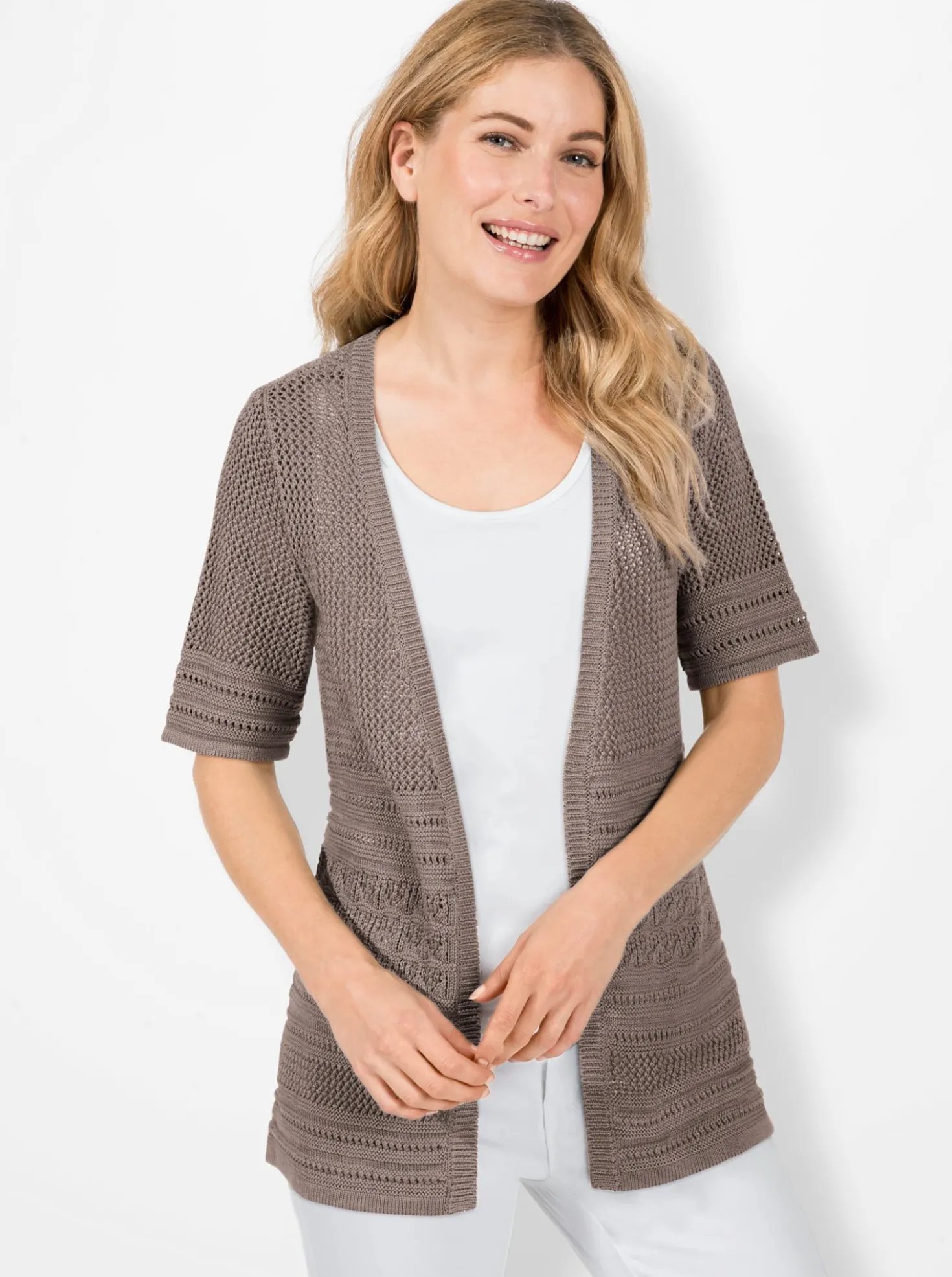Strickjacke in Ajourstrick