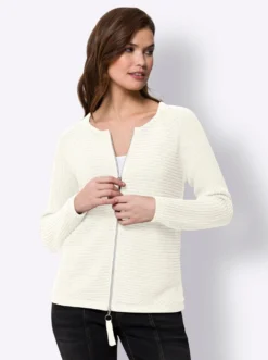 Strickjacke in dezentem Glanz