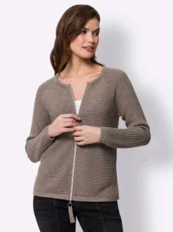 Strickjacke in dezentem Glanz