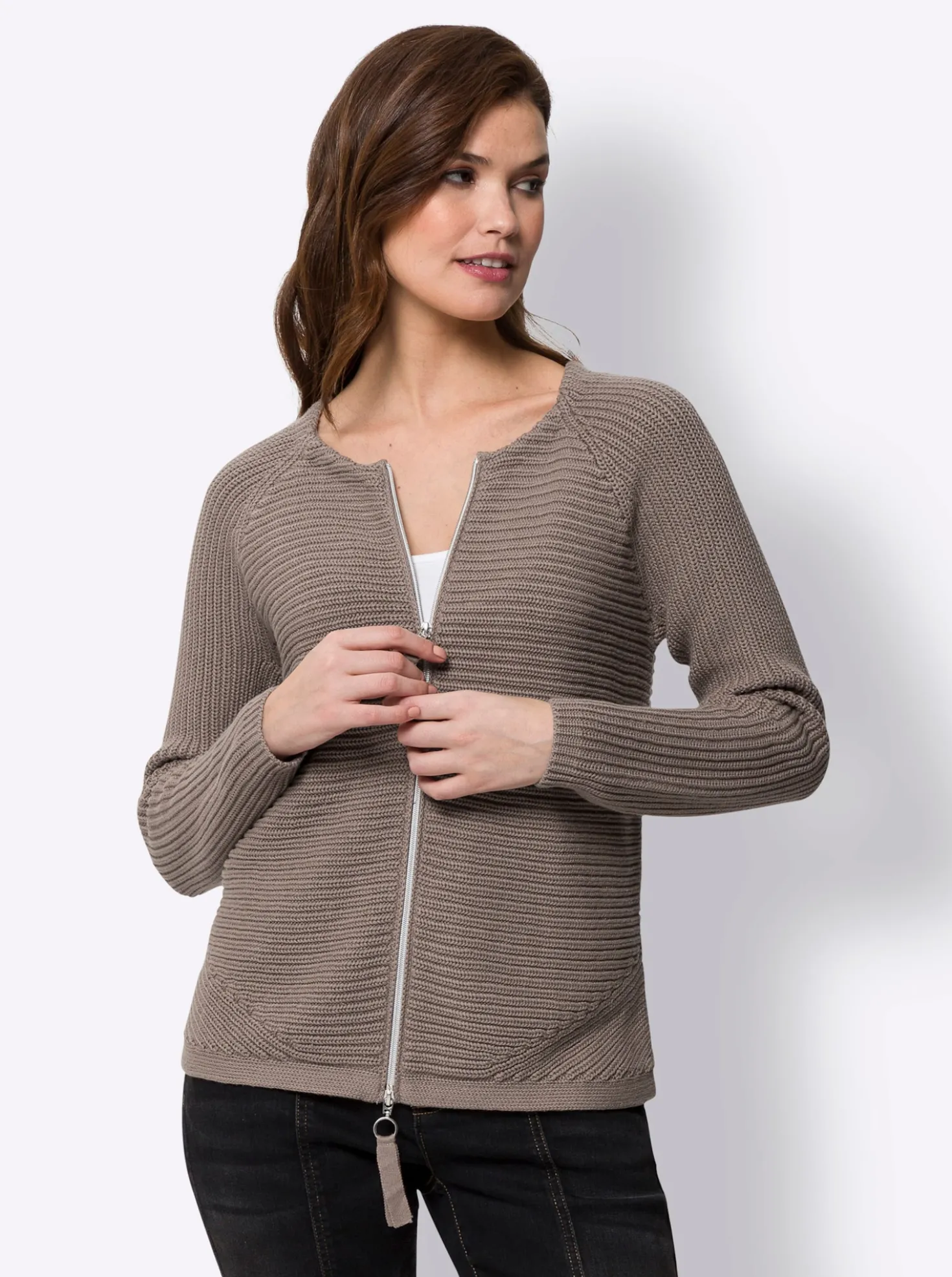 Strickjacke in dezentem Glanz