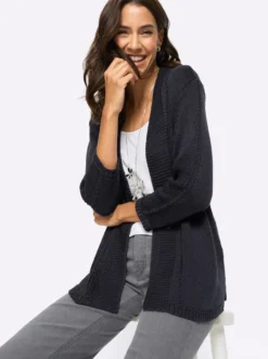 Strickjacke in pflegeleichtem Bändchengarn