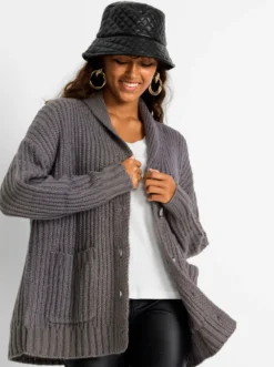 Strickjacke in T-Form