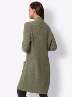 Strickjacke mit aufgesetzten Taschen