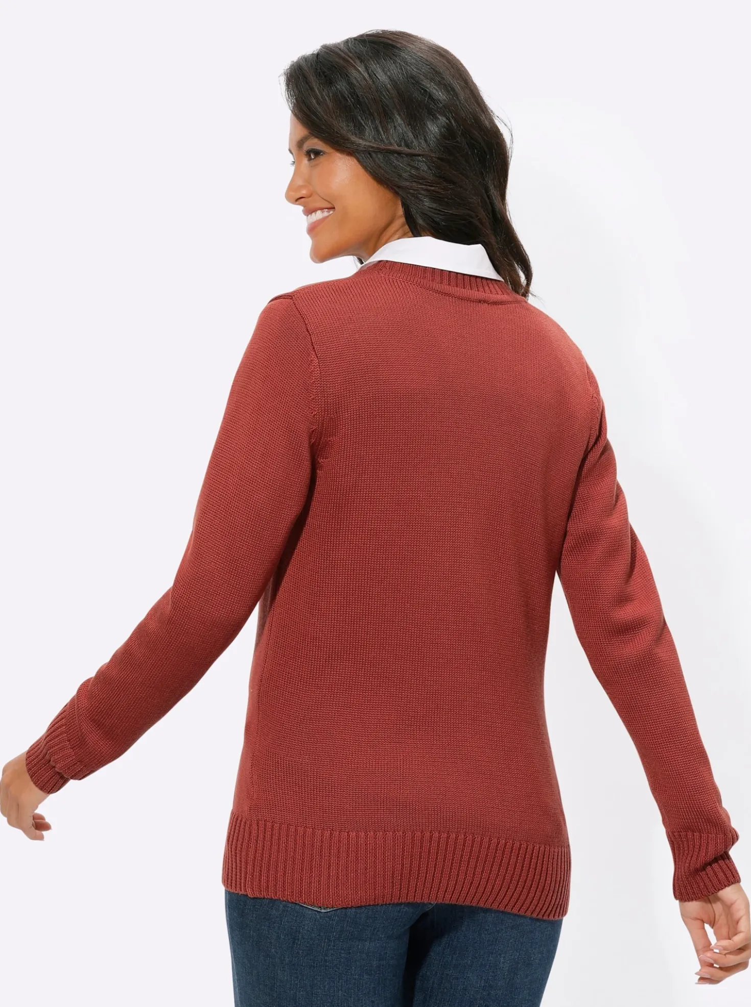 Strickjacke mit farblich abgestimmten Knöpfen