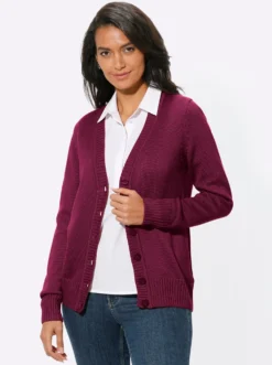 Strickjacke mit farblich abgestimmten Knöpfen