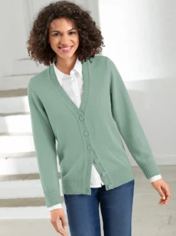 Strickjacke mit farblich abgestimmten Knöpfen