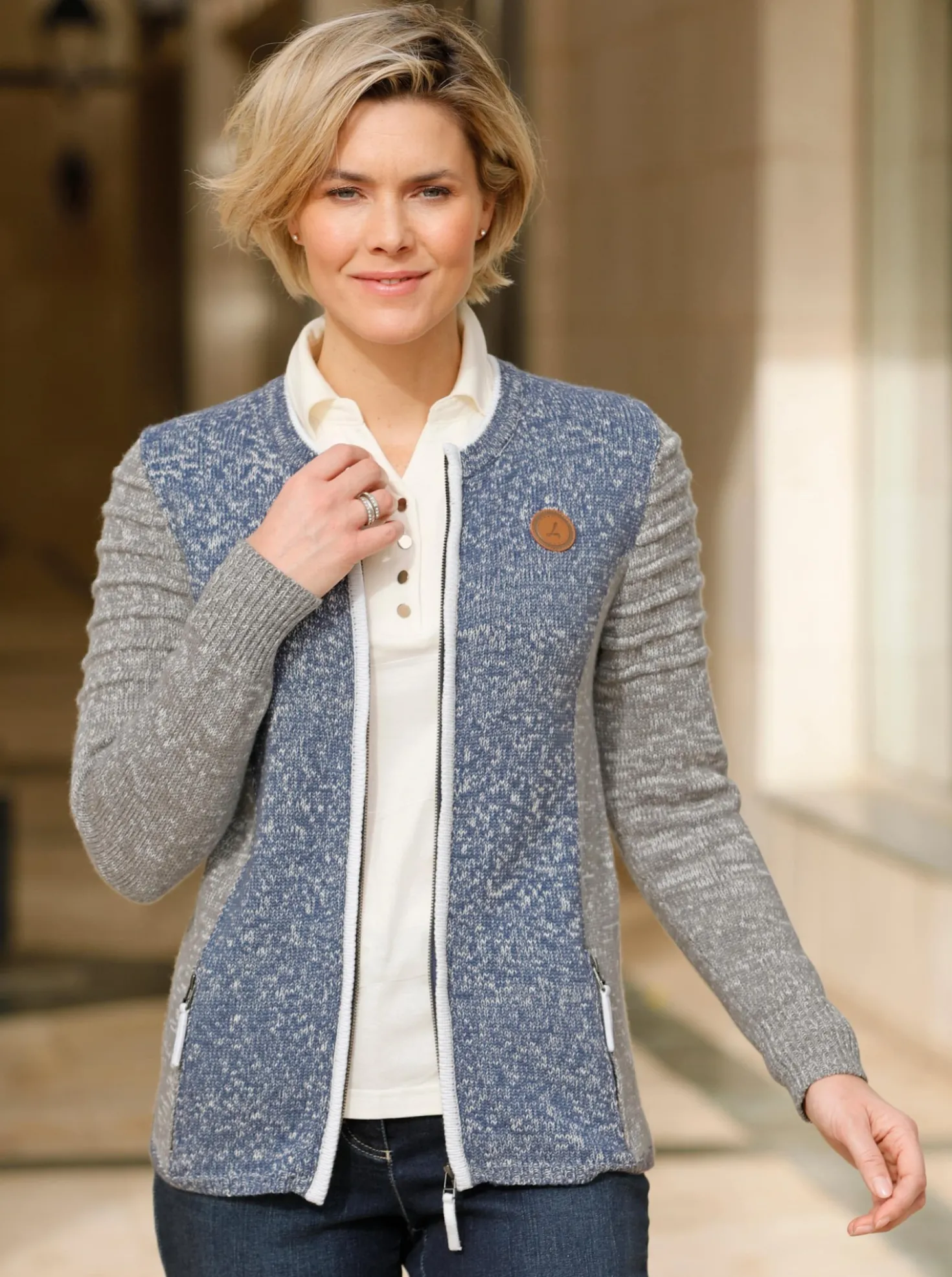 Strickjacke mit Lederimitat-Details