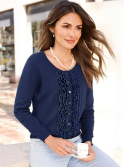 Strickjacke mit Rüschen