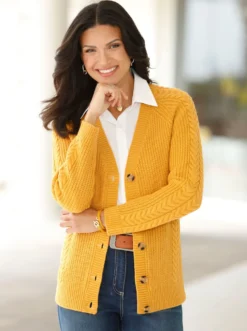 Strickjacke mit Zopfmuster