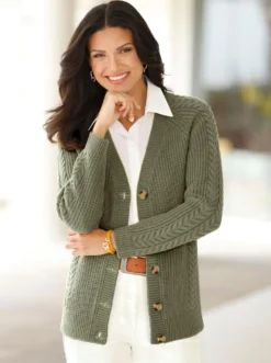 Strickjacke mit Zopfmuster