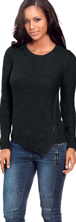 Strickpullover in asymmetrischer Form