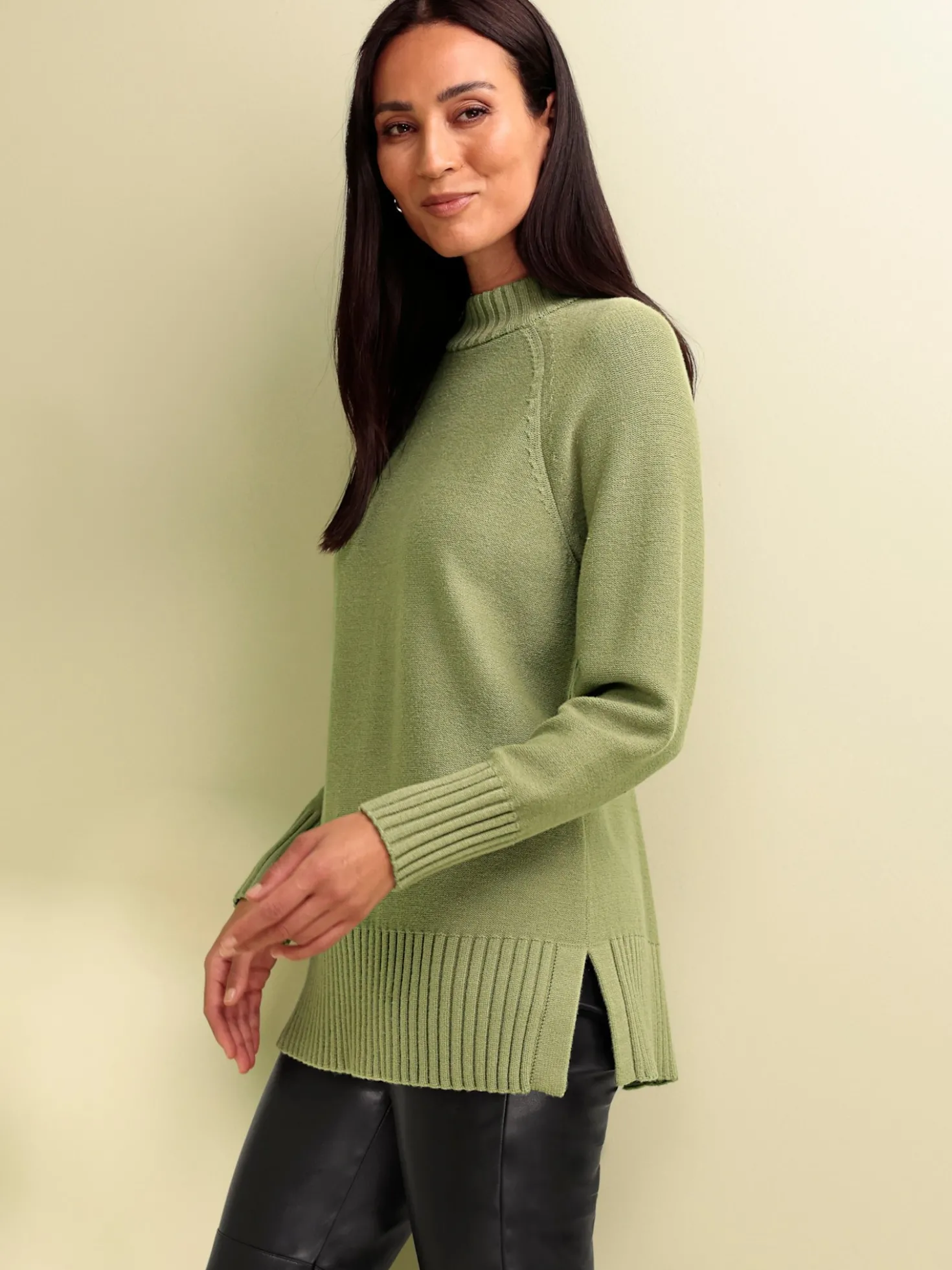Strickpullover mit Zierknopfleiste im Rücken