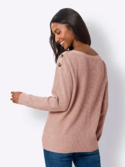 Strickpullover mit Zierknöpfen an den Schultern