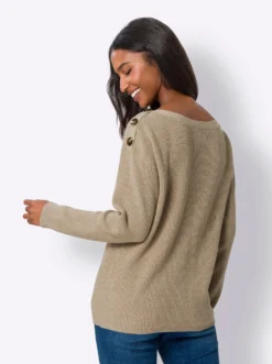 Strickpullover mit Zierknöpfen an den Schultern