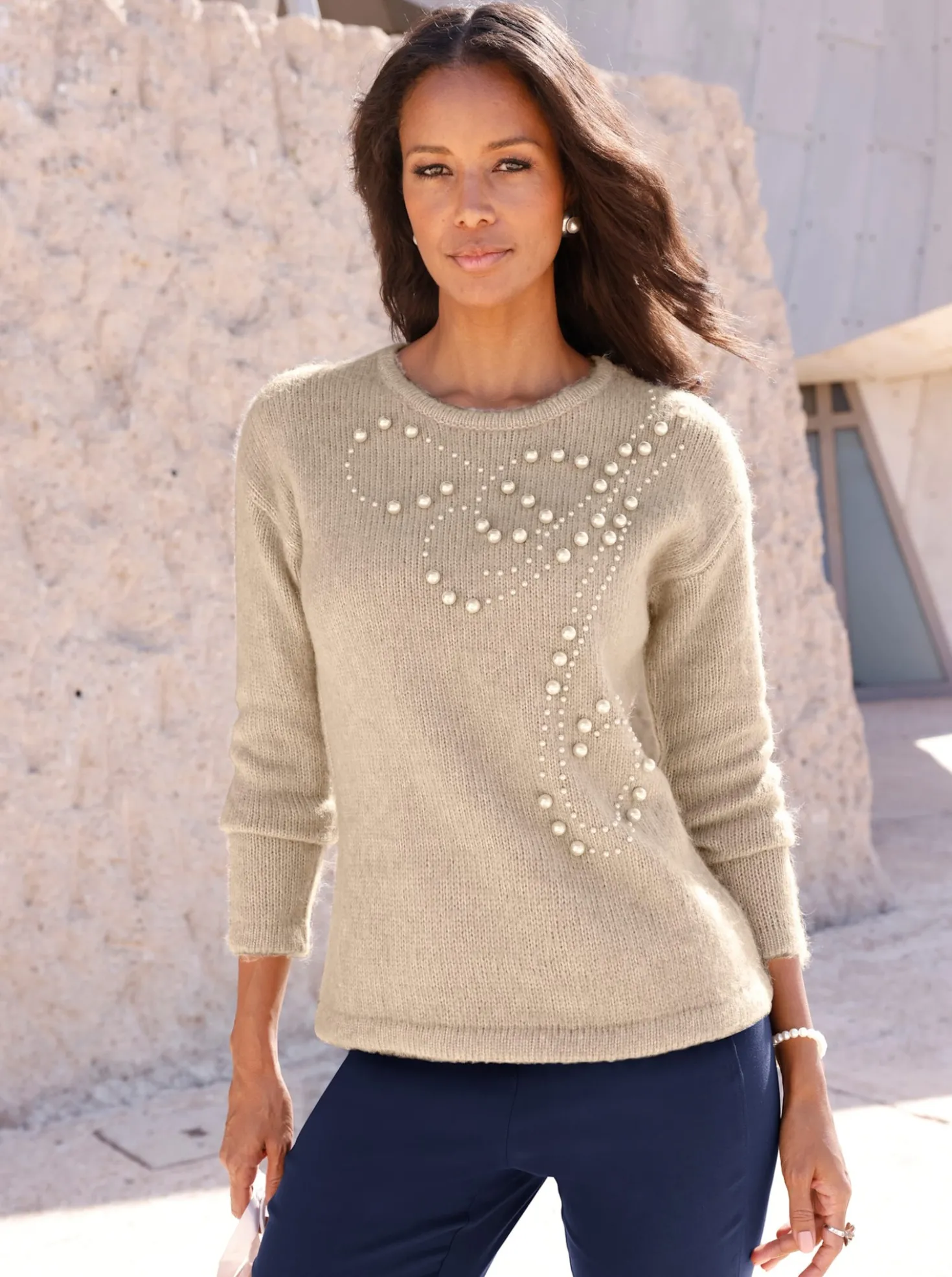 Strickpullover mit Zierperlen-Deko