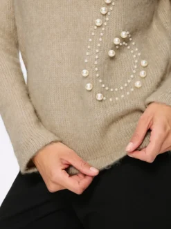 Strickpullover mit Zierperlen-Deko