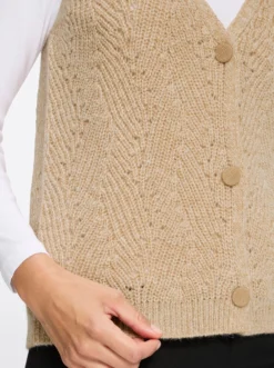 Strickweste mit Ajourmuster