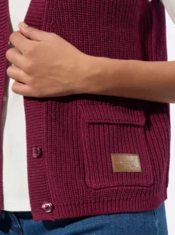 Strickweste mit Ripp-Abschlüssen