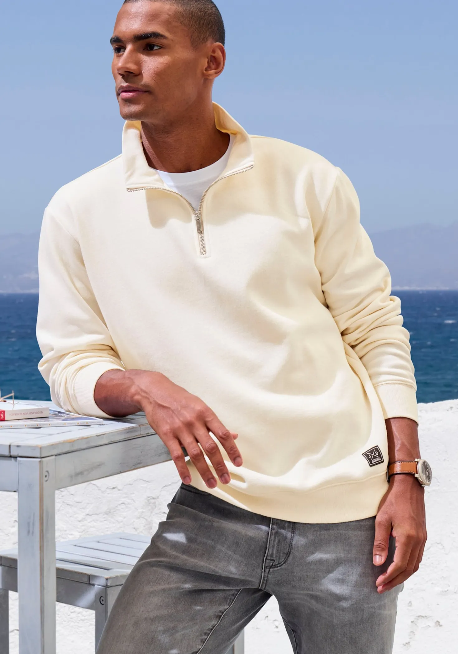 Sweatshirt