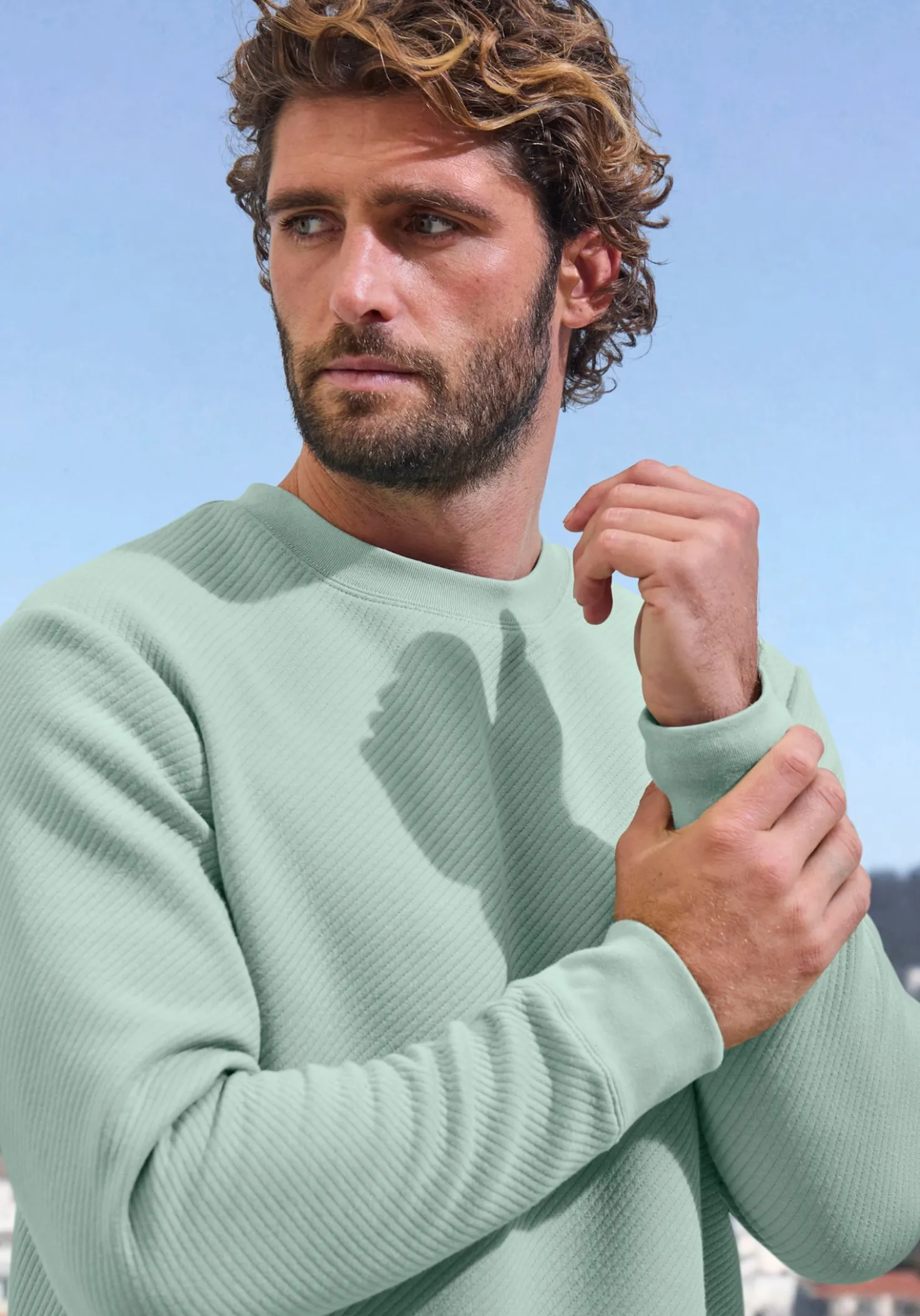 Sweatshirt