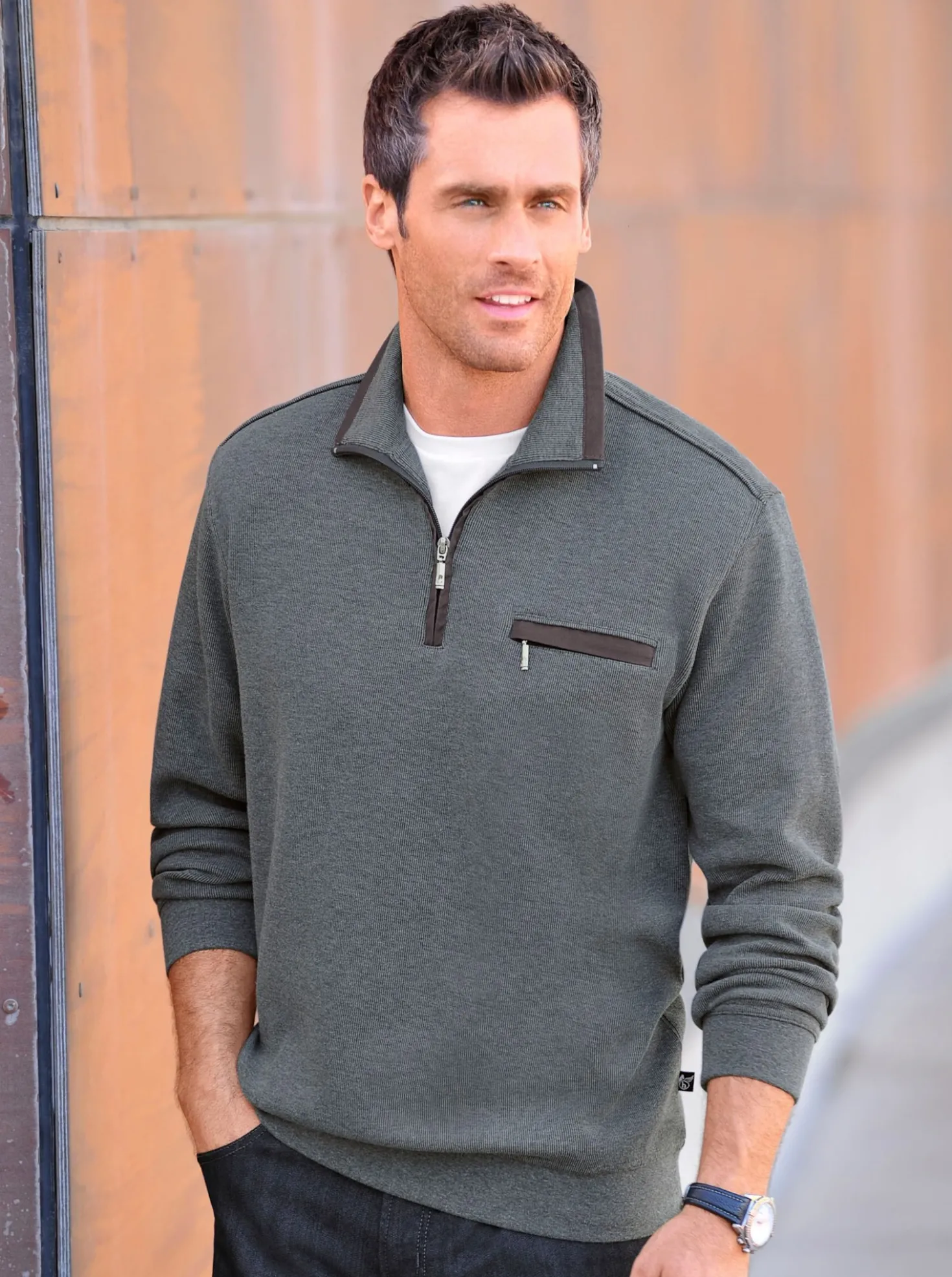 Sweatshirt
