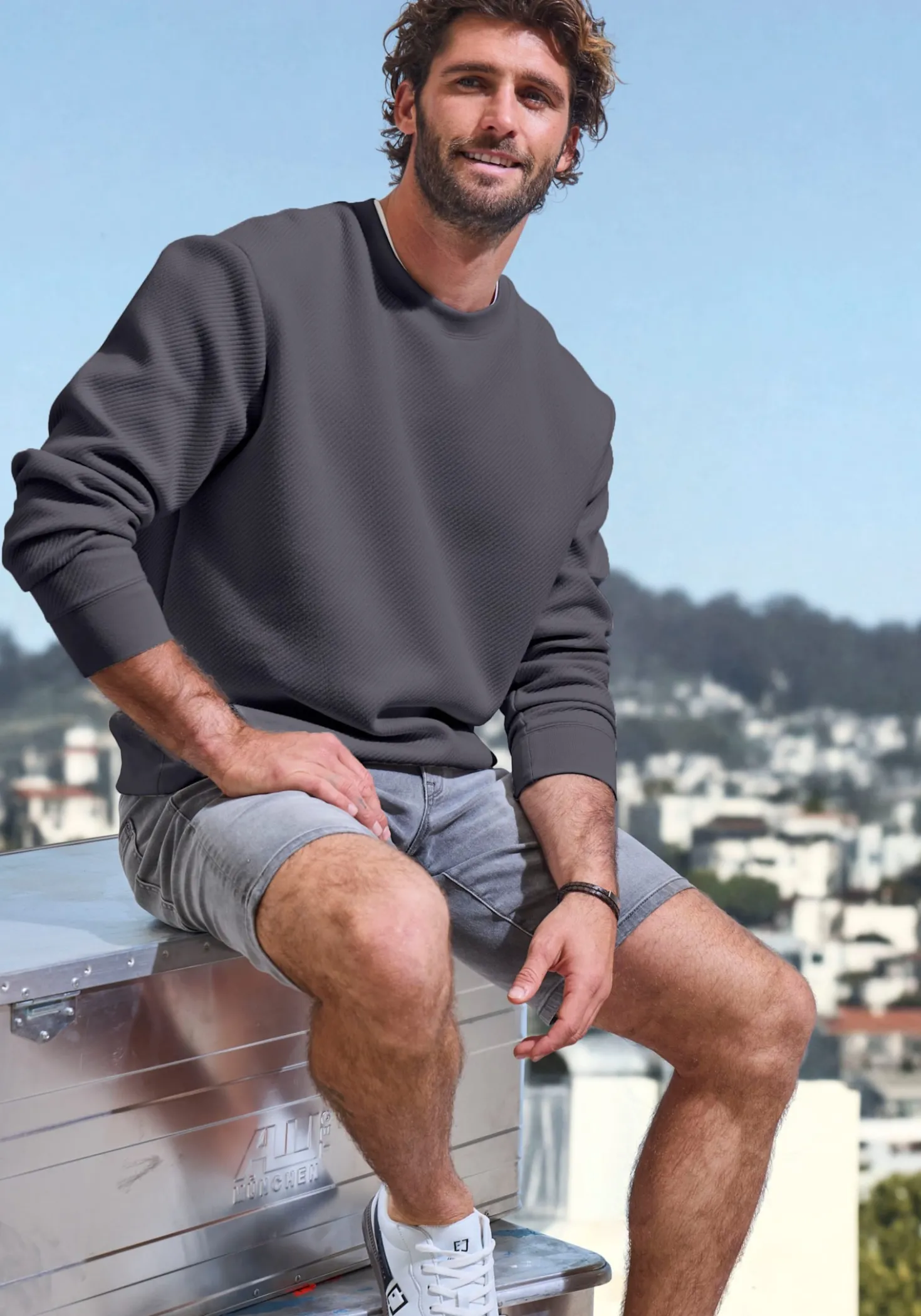 Sweatshirt