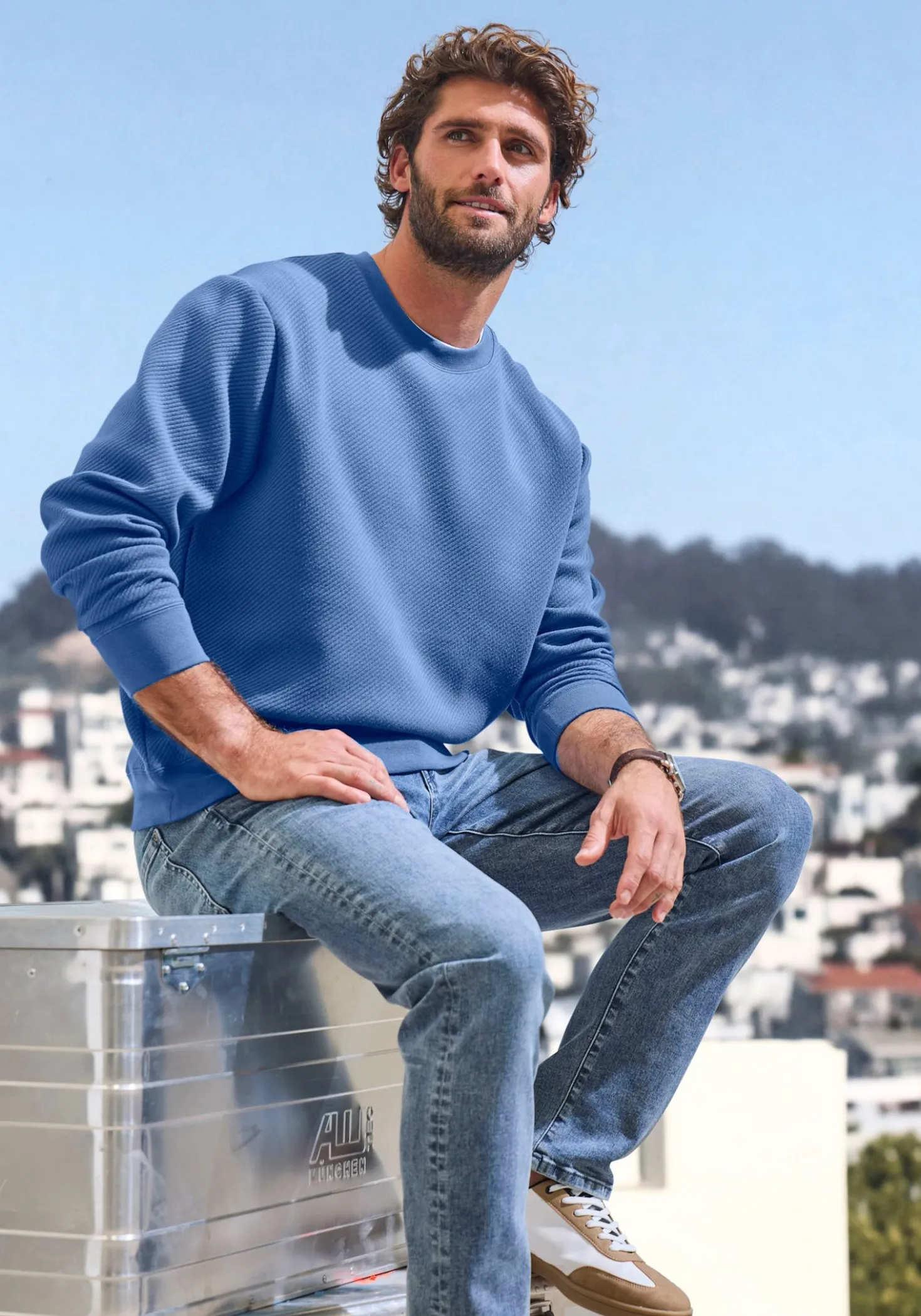 Sweatshirt