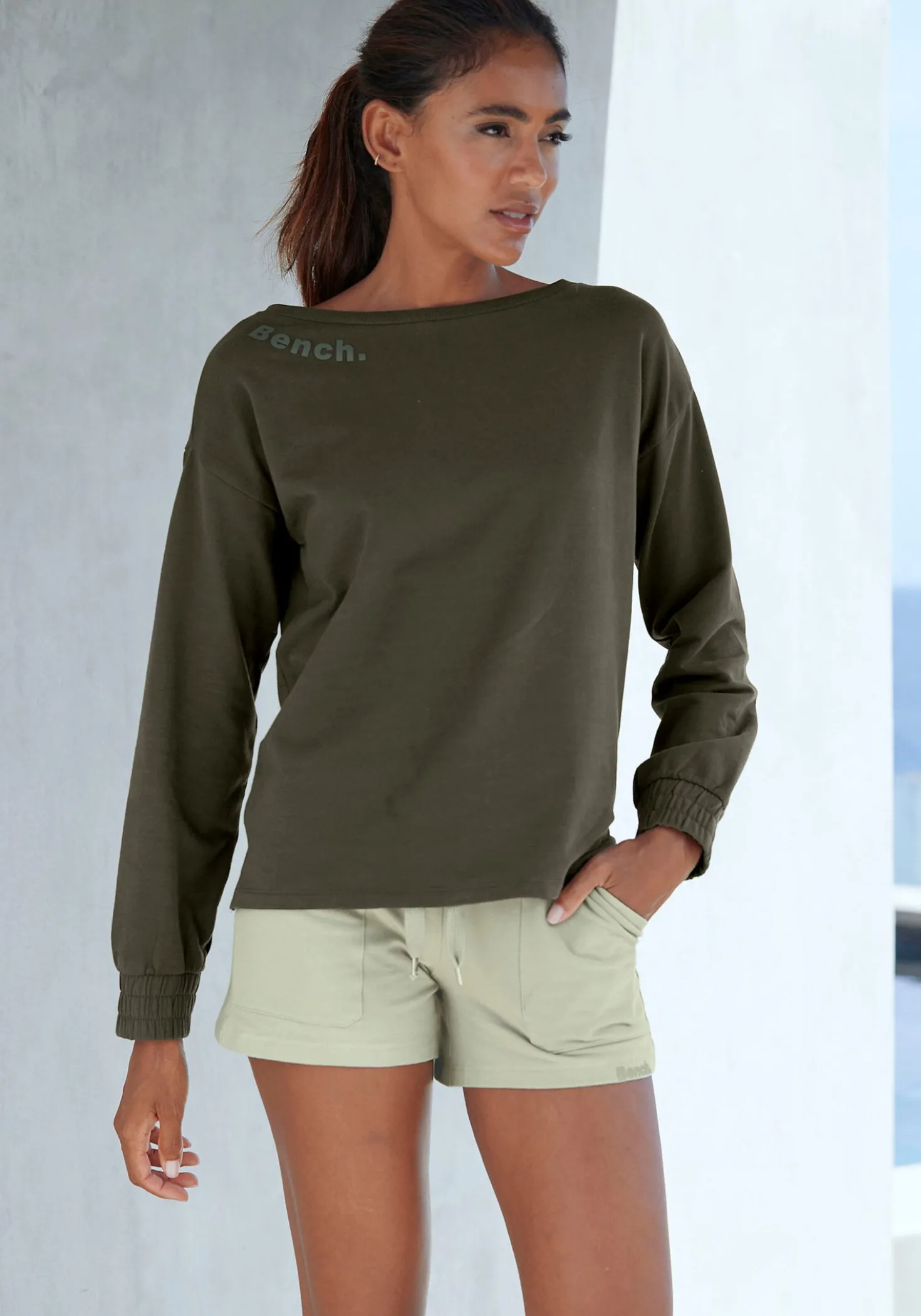 Sweatshirt