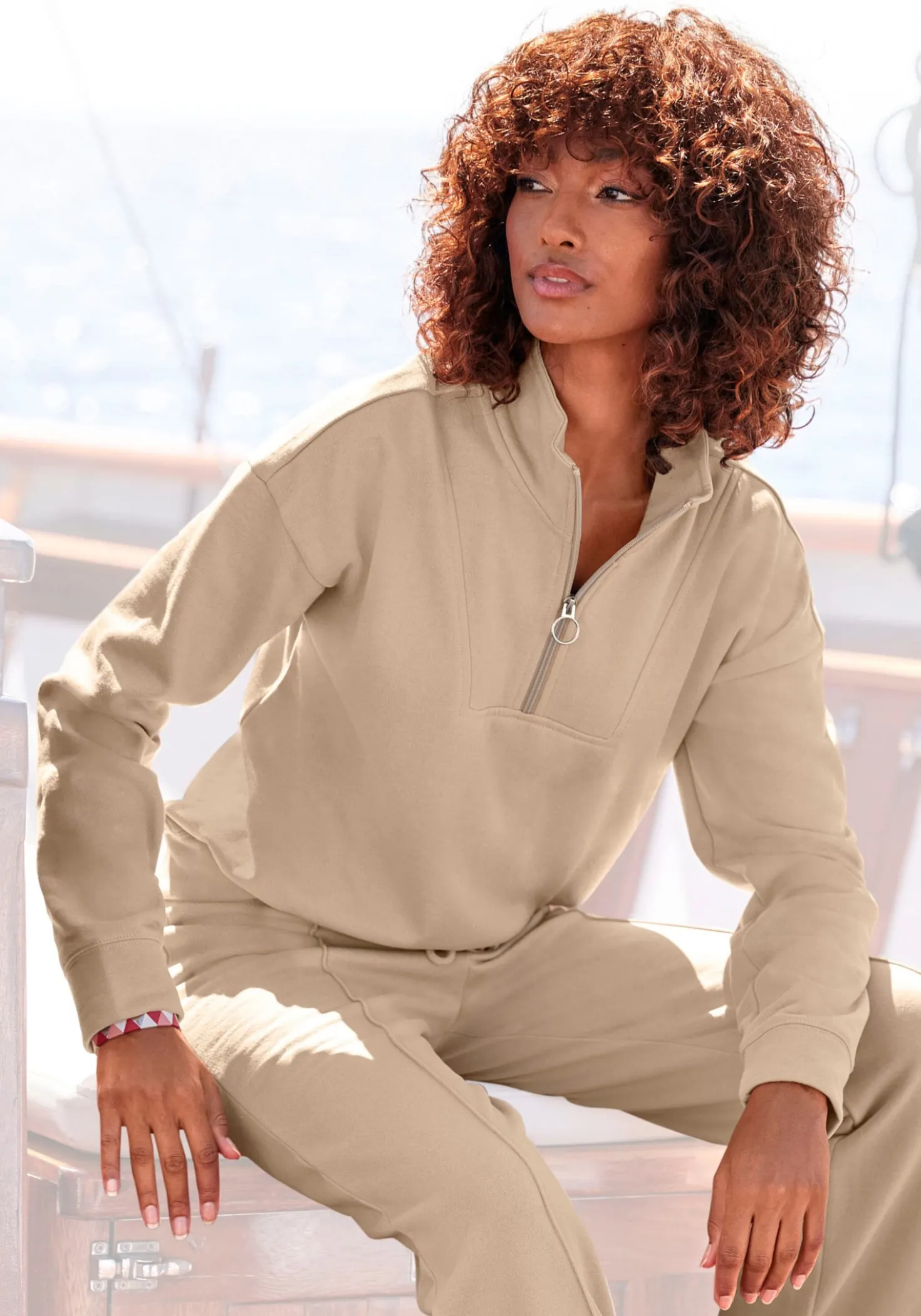 Sweatshirt